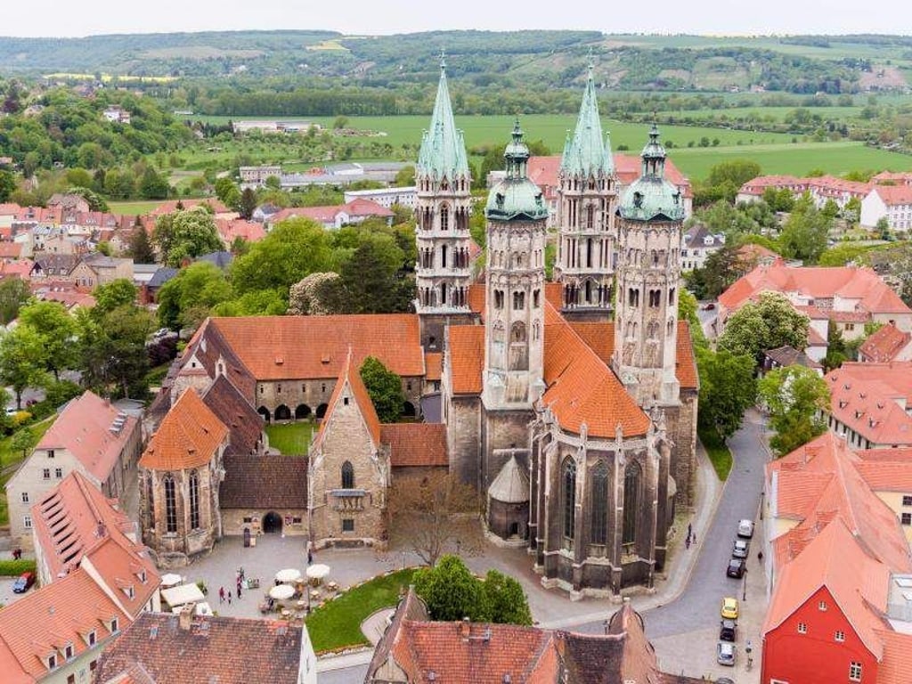 Die Vereinigten Domstifter in Naumburg haben insgesamt rund 35.000 Euro an Spenden für Notre-Dame gesammelt. Foto: Jan Woitas/Archiv