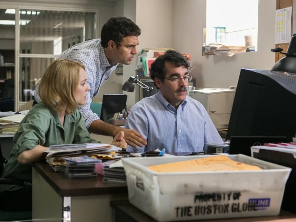 Rachel McAdams (l-r) als Sacha Pfeiffer, Mark Ruffalo als Michael Rezendes und Brian d?Arcy James als Matt Carroll in «Spotlight». Foto: Kerry Hayes/Open Road Films/Paramount