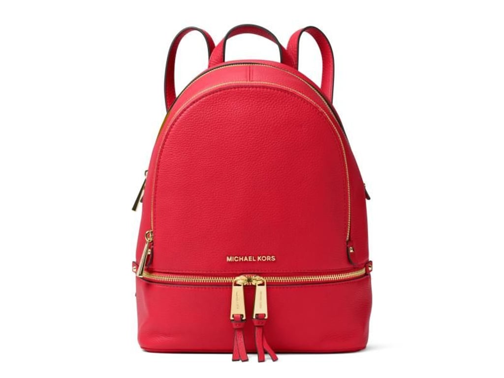 Kleine City-Rucksäcke - und am besten noch in der Trendfarbe rot - dürften in diesem Winter zum Hingucker werden. Auch MICHAEL Michael Kors setzt darauf (325 Euro). Foto: MICHAEL Michael Kors/dpa