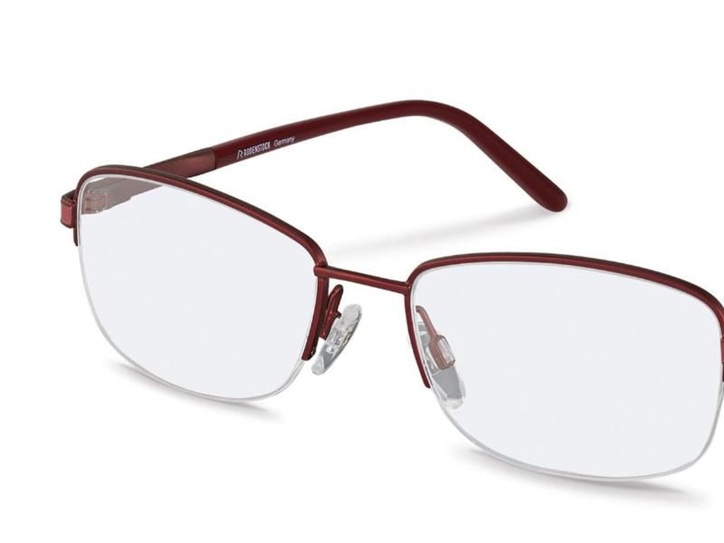 Diesen Herbst und Winter muss es nicht mehr länger nur die riesige, schwarze Nerd-Brille sein: Auch halboffene, filigranere Fassungen sind zu sehen, etwa bei Rodenstock (aus Blockacetat, ca. 199 Euro). Foto: Rodenstock