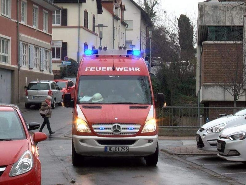 Die Feuerwehr fuhr durch die betroffenen Gebiete und warnte die Bevölkerung per Lautsprecher. Foto: Rene Priebe
