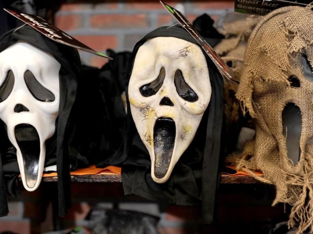 In der düsteren Komödie «Scary Movie» sorgten klassische Halloween-Masken für den nötigen Grusel-Effekt. Foto: Tim Brakemeier