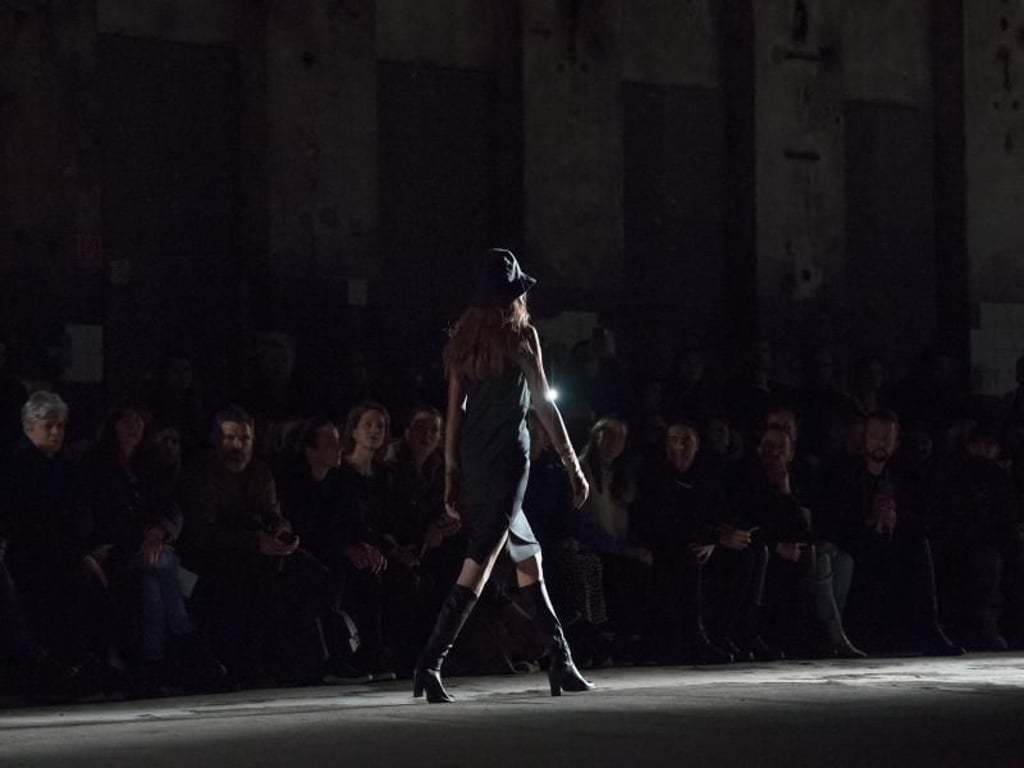 Aus Italien ins Berghain: Damir Doma auf der Berliner Fashion Week. Foto: Soeren Stache