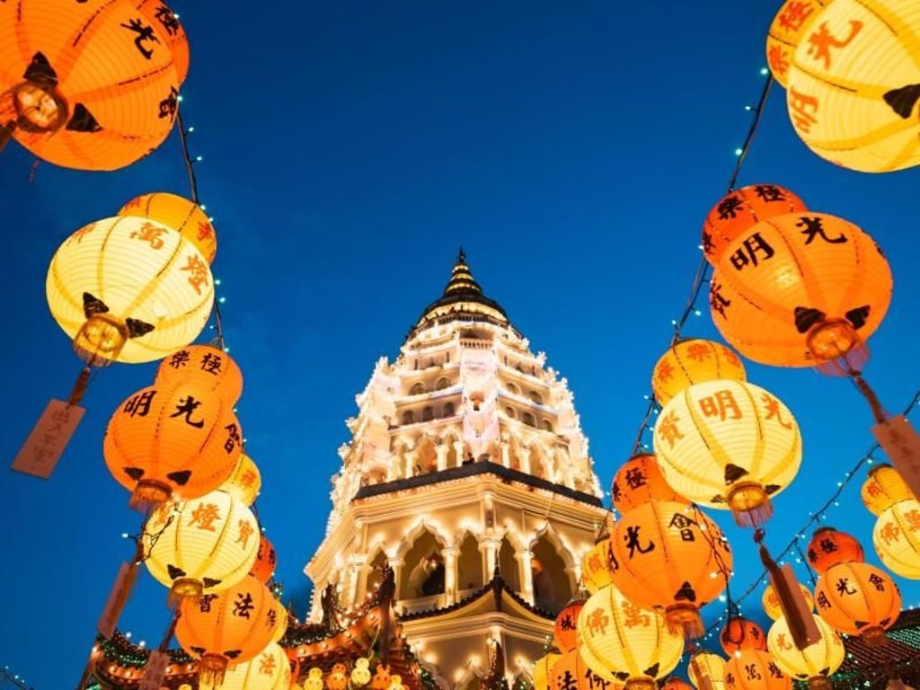 Der Buddha-Tempel Kek Lok Si ist eine der Sehenswürdigkeiten auf Penang - man sieht ihn auch vom Penang Hill aus.
Foto: Penang Global Tourism
