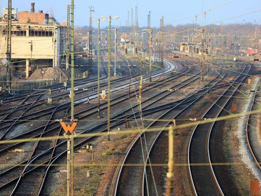 Der Eisenbahnknoten Köthen an der Strecke Halle - Magdeburg. Foto: Peter Gercke/Archivbild