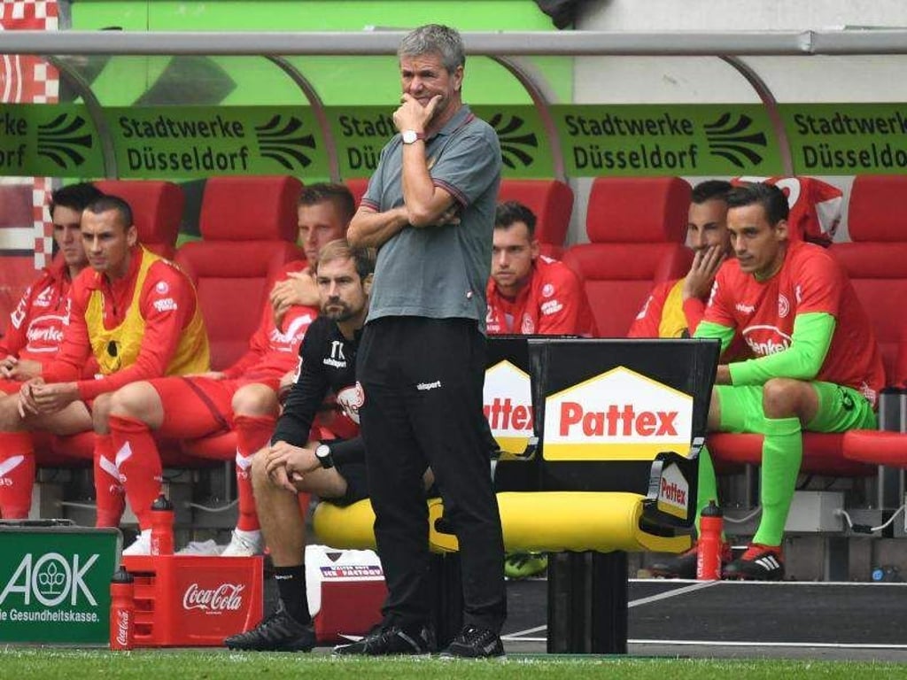 Düsseldorfs Trainer Friedhelm Funkel macht sich Gedanken über den Profifußball. Foto: Ina Fassbender