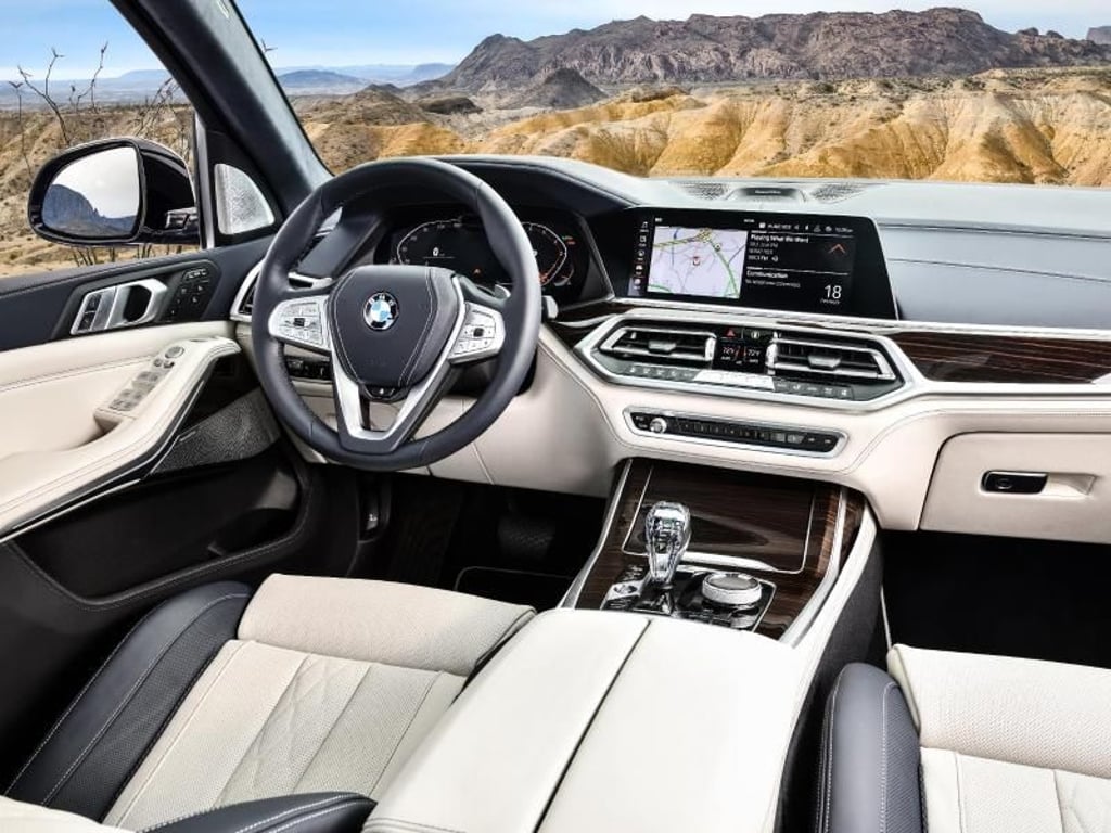 Die Ausstattung und das Ambiente im Innenraum sind dem X5 entnommen. Foto: BMW
