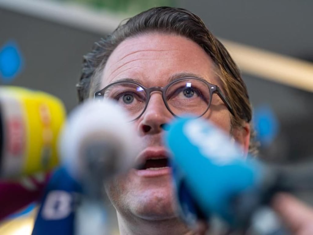 «Grundregeln des Straßenverkehrs gelten selbstverständlich ebenfalls für Elektrokleinstfahrzeuge»: Andreas Scheuer. Foto: Peter Kneffel