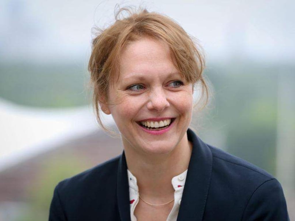Ganz oben: «Toni Erdmann»-Regisseurin Maren Ade auf dem Balkon des Bundeskanzleramtes in Berlin. Foto: Kay Nietfeld