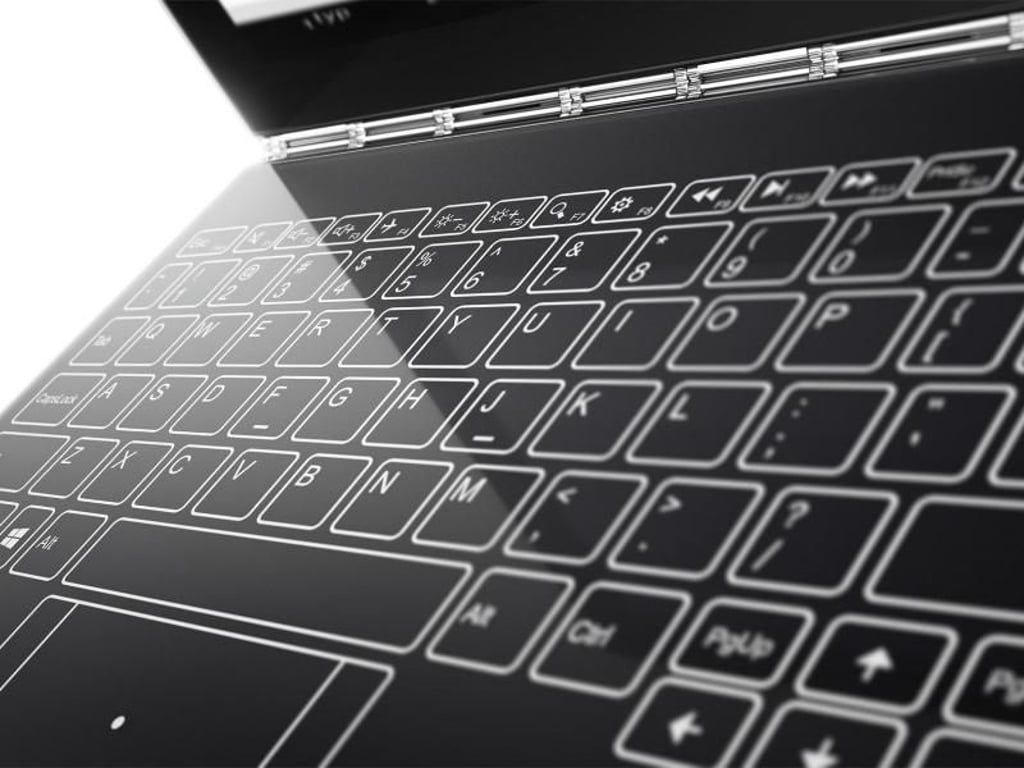 Berührungsempfindliche Oberfläche mit Tastenmarkierungen: Die Halo Tastatur des Yoga Book soll einfache Texteingabe ermöglichen, sorgt in der Praxis aber für viele Vertipper. Foto: Lenovo
