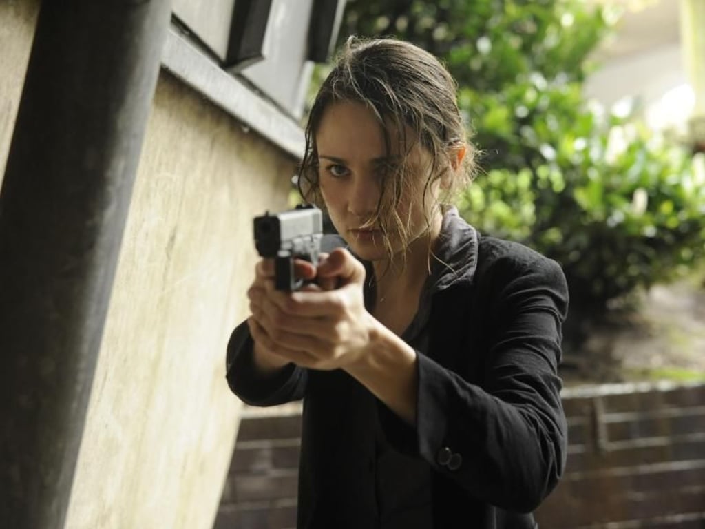 Agentin June (Tuppence Middleton) mit vollem Einsatz - nur auf welcher Seite? Foto: Universum Film/Square One