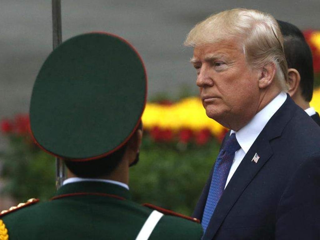 US-Präsident Donald Trump bei der Willkommenszeremonie am Präsidentenpalast in Hanoi. Foto: Kham