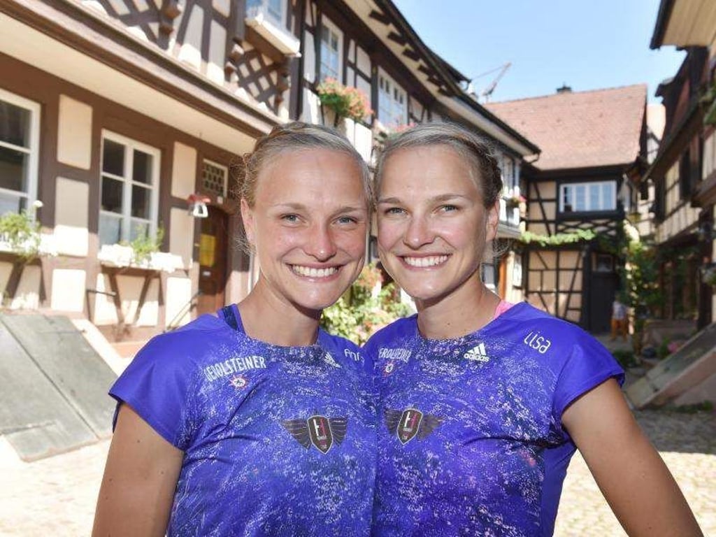 Anna (l) und Lisa Hahner laufen beide Marathon. Foto: Uli Deck