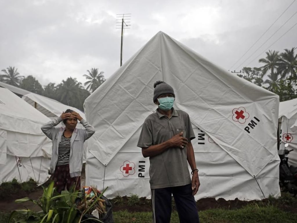 Notunterkunft für Menschen aus den evakuierten Gebieten rund um den Vulkan Mount Agung. Foto: Firdia Lisnawati