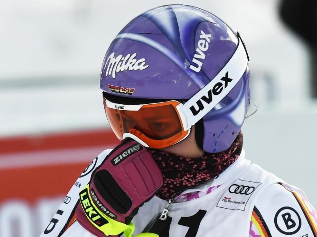 Viktoria Rebensburg scheidet bei der Abfahrt nach einem Fehler früh aus. Foto: Robert Jaeger