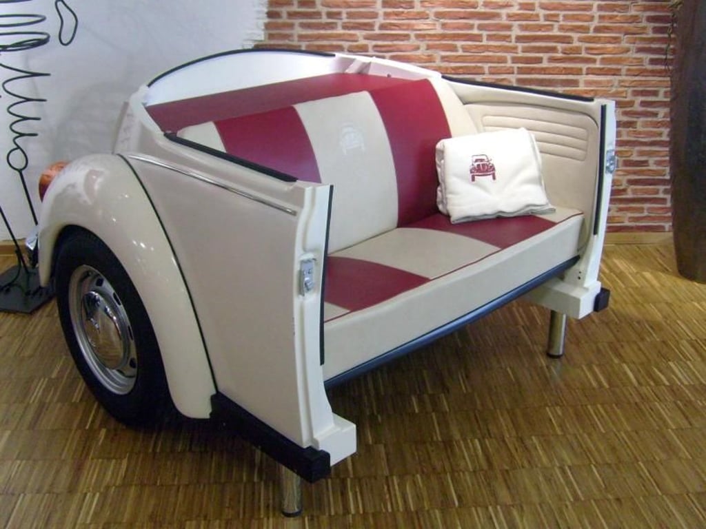 Der VW Käfer wird gern zu Möbelstücken umfunktioniert. Foto: automöbeldesign-martin schlund