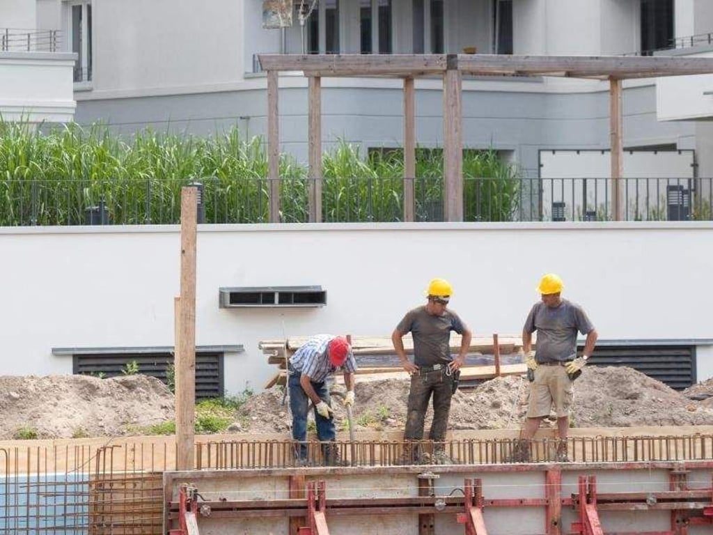 Baustellen verursachen Lärm. Mitunter berechtigt Betroffene das zur Mietminderung. Foto: Bodo Marks
