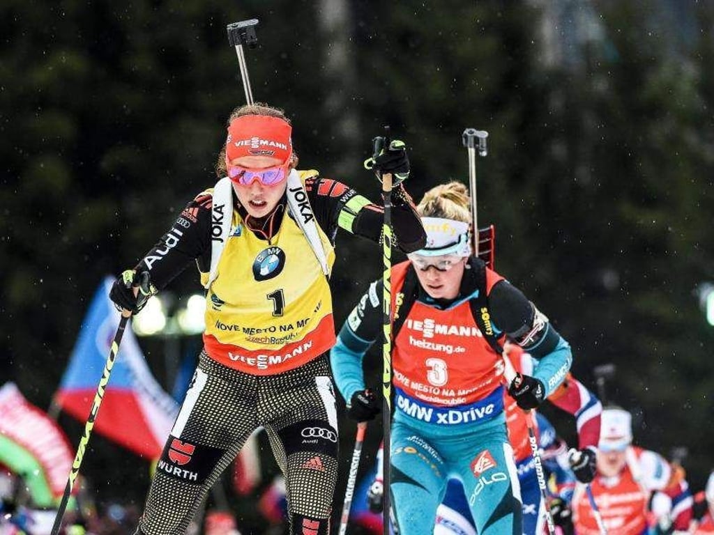 Laura Dahlmeier (l) überzeugte mit der besten Laufleistung aller Starterinnen. Foto: Filip Singer