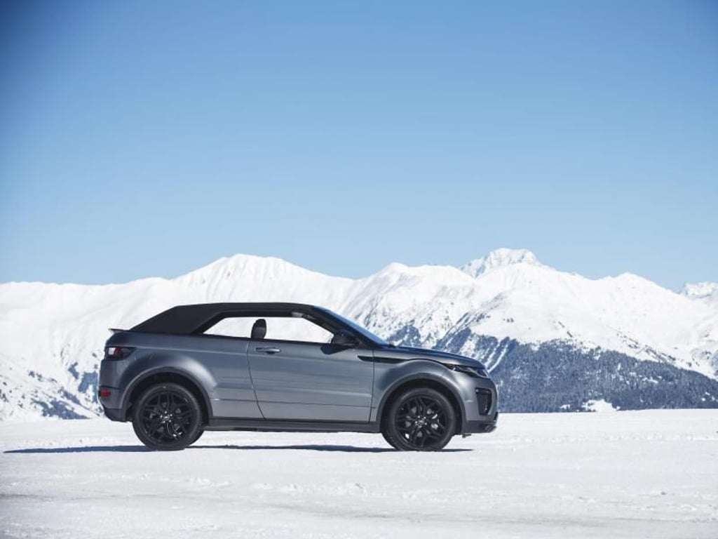 Ist das Verdeck geschlossen, wird es im Fond recht eng. Foto: Range Rover/Nick Dimbleby
