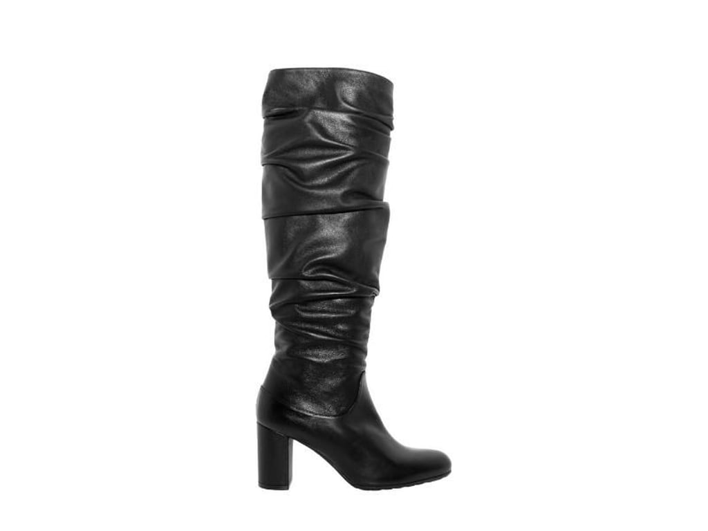Slouch Boots, also Stiefel mit weitem Schaft und lässigen Falten, schaffen in diesem Herbst den Durchbruch - hier ein Beispiel von Mascaró (ca. 439 Euro). Foto: Mascaró