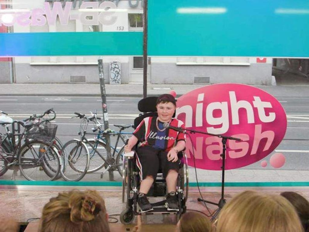 Carl Josef begeistert in der Online-Comedy-Sendung «NightWash». Foto: myspass/brainpool