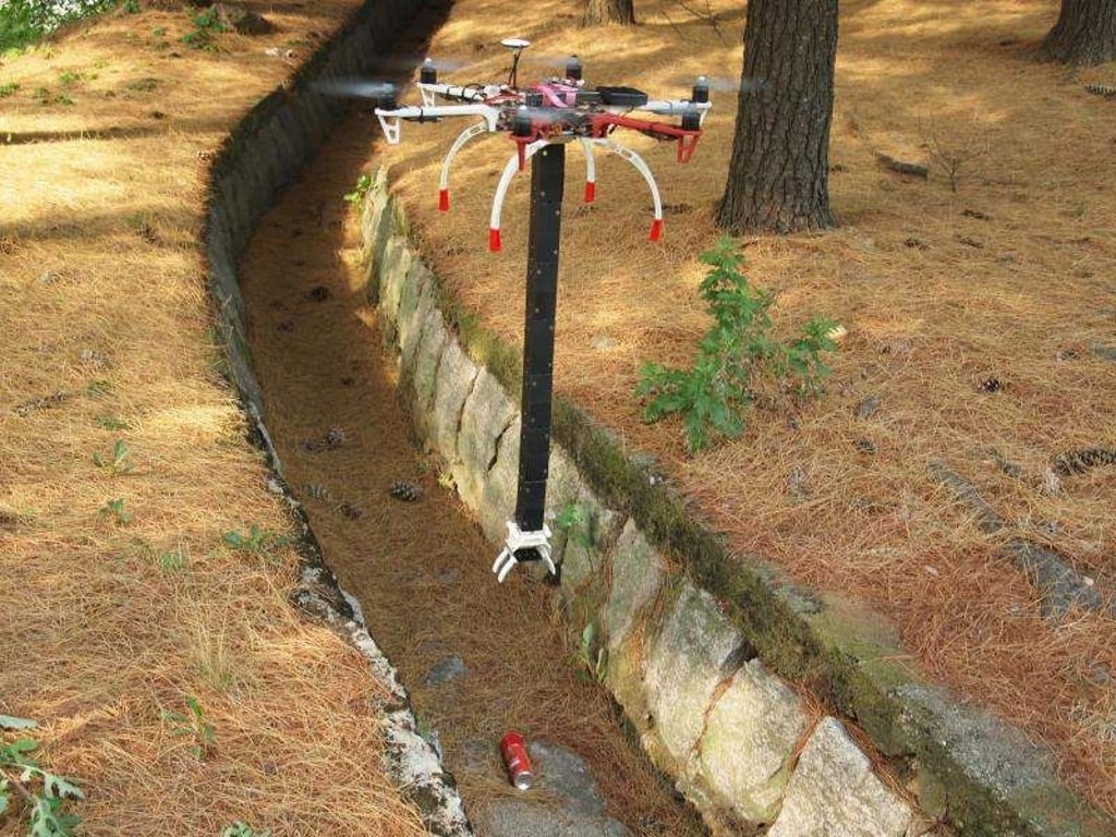 Der Arm kann mit einem Greifer oder einer Kamera ausgestattet werden und ermöglicht den Zugang zu Röhren, Schornsteinen oder anderen schmalen Orten. Foto: Kim et al./Sci. Robot. 3, eaar2915 (2018)