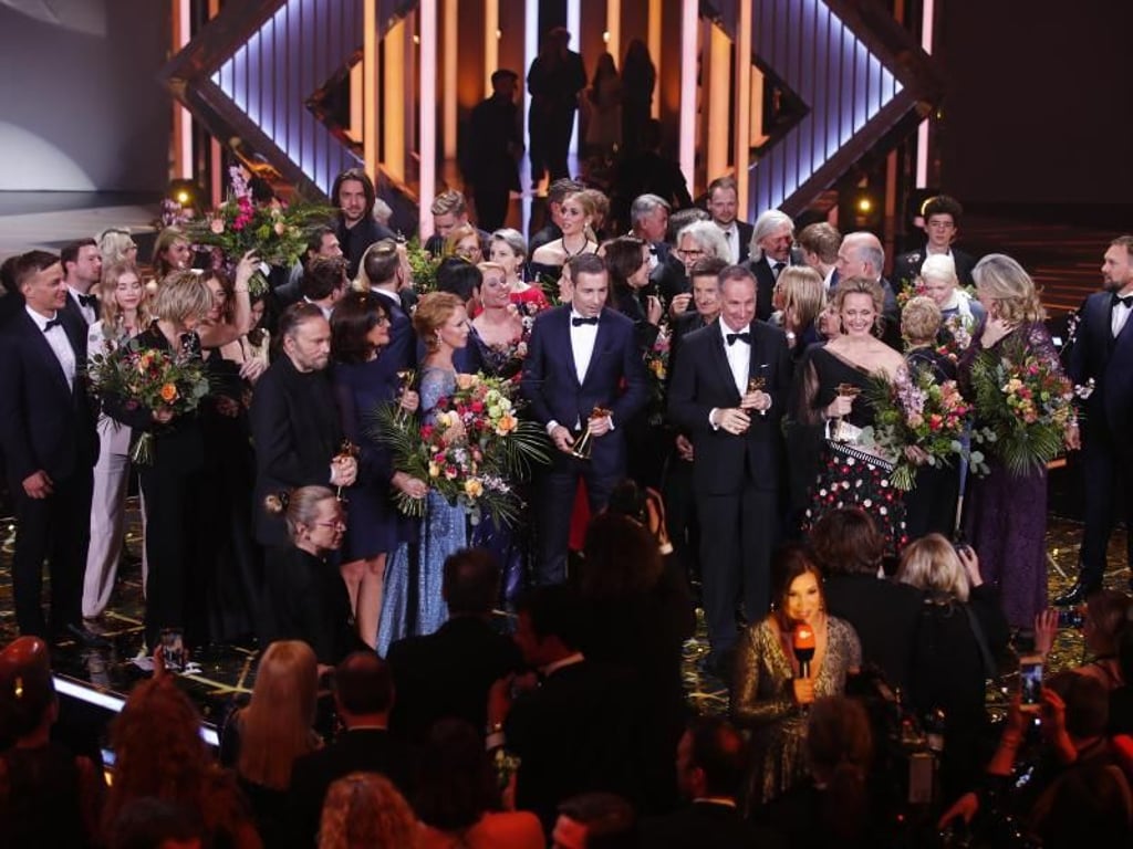 Zum Schluss der Gala - das klassische Gruppenbild. Foto: Hannibal Hanschke/Reuters