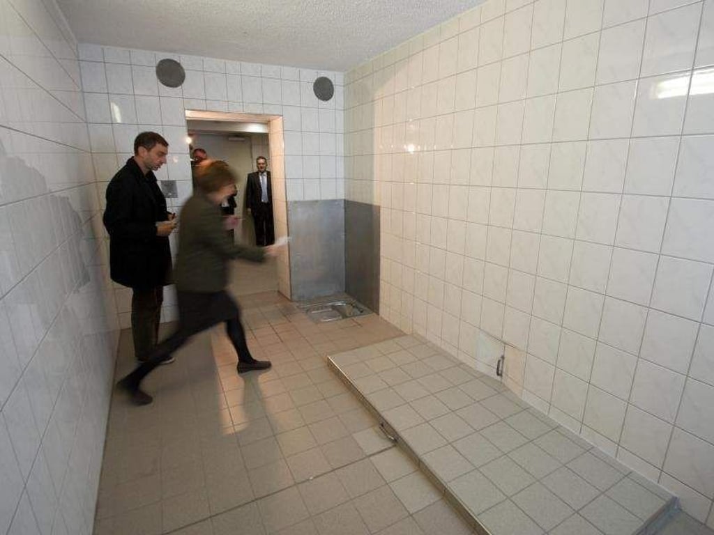 Zelle Nr. 5 im Polizeirevier Dessau-Roßlau: Am 7. Januar 2005 starb hier der Asylbewerber Oury Jalloh. Foto: Jens Wolf