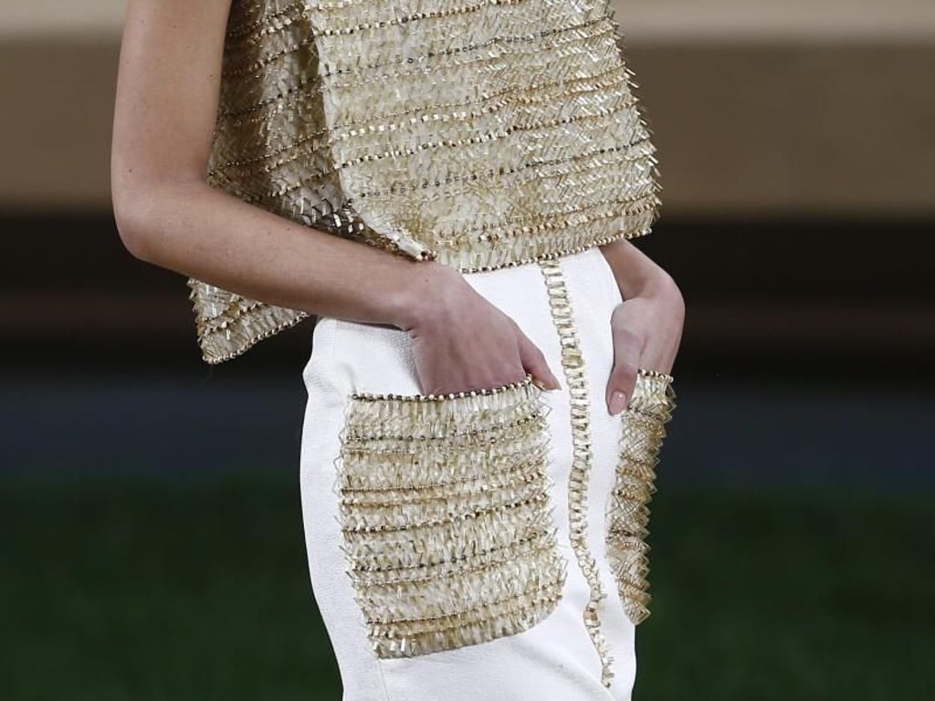 Karl Lagerfeld schafft es auch dieses Mal, den traditionellen Chanel-Stil mit neuen Ideen aufzufrischen. Foto: Ian Langsdon