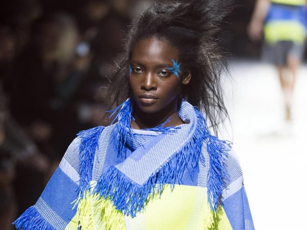 Der Sommer kann kommen, Entwurf von  Yoshiyuki Miyamae in Paris. Foto: Caroline Blumberg