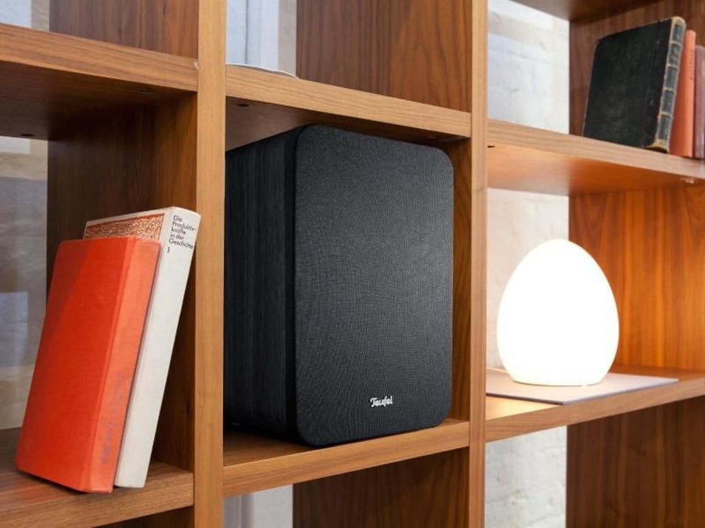 Teufels Ultima 20 Mk2 passen ins Regal und nehmen weniger Platz weg als Standboxen (ca. 200 Euro). Foto: Teufel
