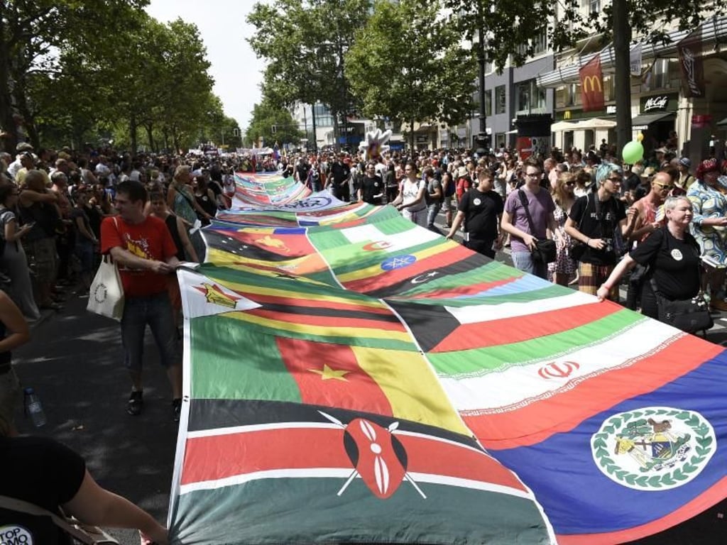Die Flaggen der Länder, in denen Homosexuelle verfolgt werden. Foto: Rainer Jensen