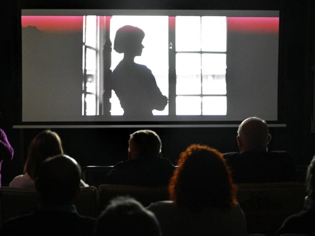 Besucher schauten erstmals im Kino Heimat den Kurzfilm "Geschwindigkeit" von Edar Reitz. Foto: Harald Tittel