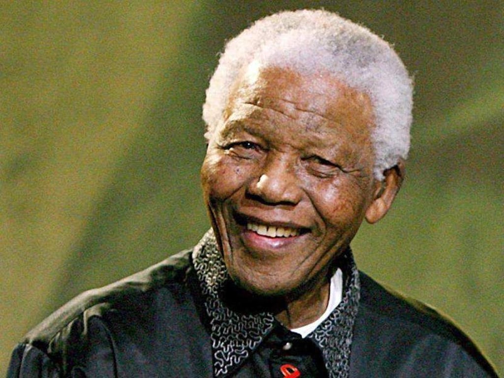 Die Zeichnung «The Cell Door, Robben Island» des 2013 gestorbenen südafrikanischen Friedensnobelpreisträgers Nelson Mandela wird in New York versteigert. Foto: Jon Hrusa/EPA