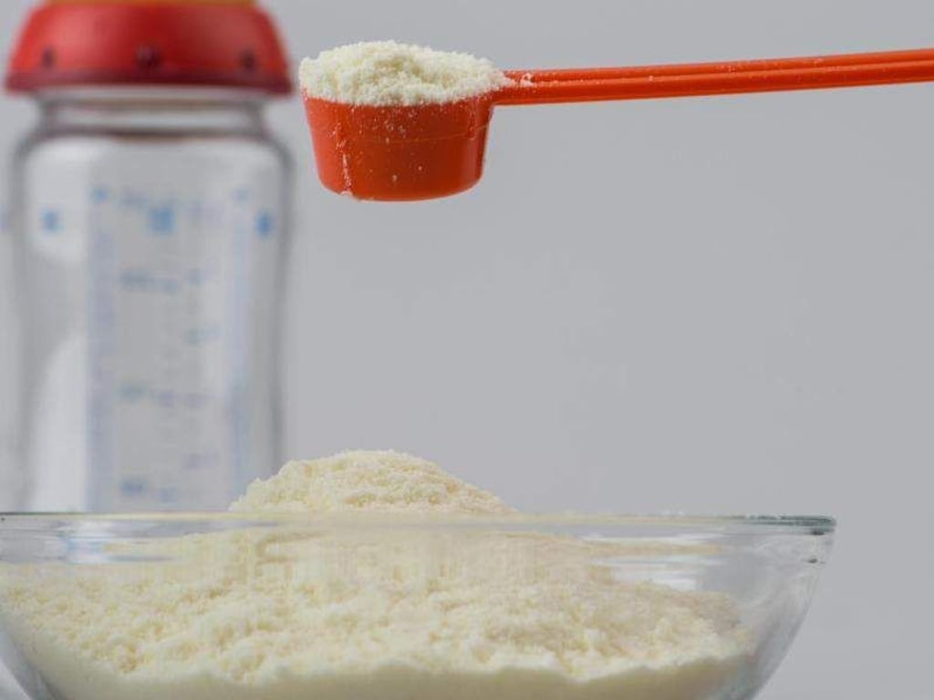 Kleinkinder sollten nicht ausschließlich mit Folgemilch ernährt werden. Foto: Armin Weigel/dpa