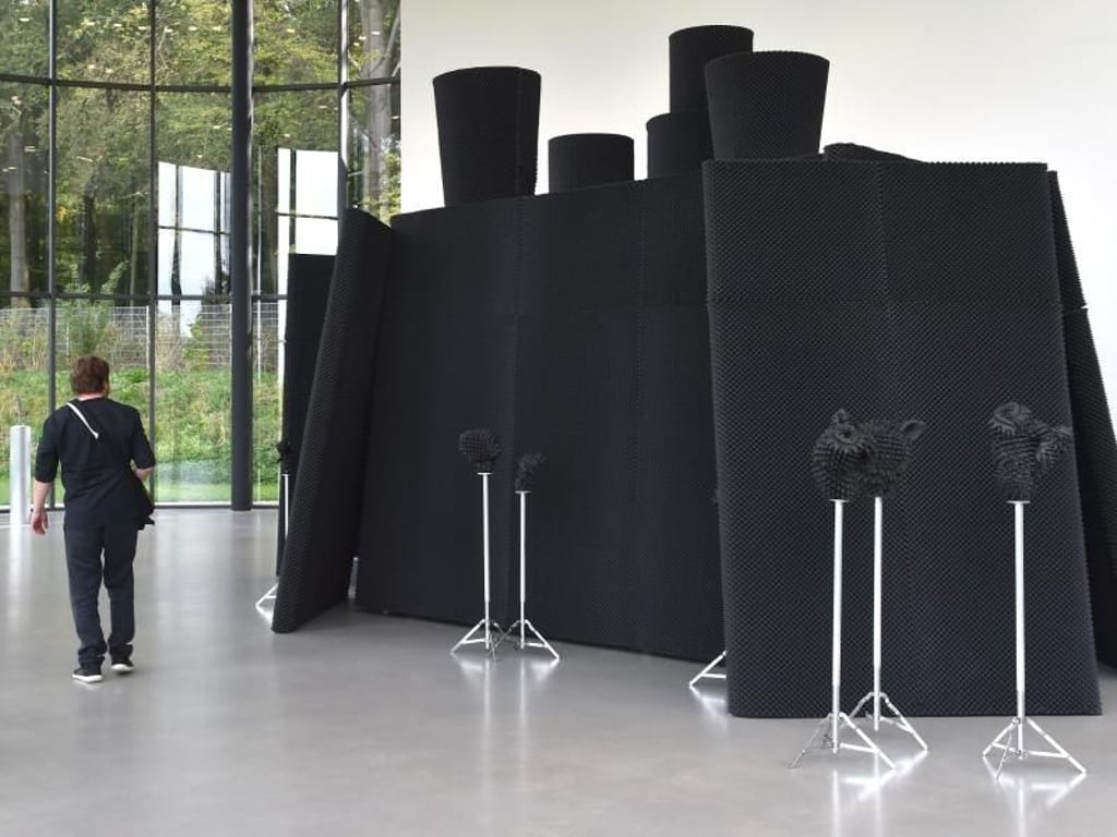 Skulpturen von Bogomir Ecker im Skulpturenpark Waldfrieden. Foto: Caroline Seidel