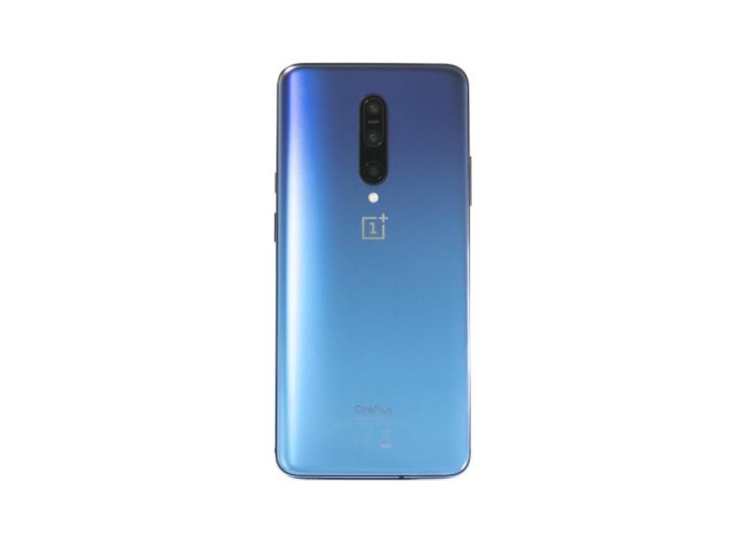 Die Rückseite des OnePlus 7 Pro besteht aus mehreren Glasschichten, die einen Farbverlauf abbilden. Foto: Robert Günther/dpa-tmn