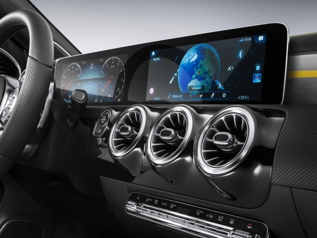 Moderne Zeiten: Systeme wie das MBUX-Infotainment von Mercedes können auch heute schon automatisch Vorschläge machen, etwa aufgrund des Telefonierverhaltens. Foto: Daimler AG
