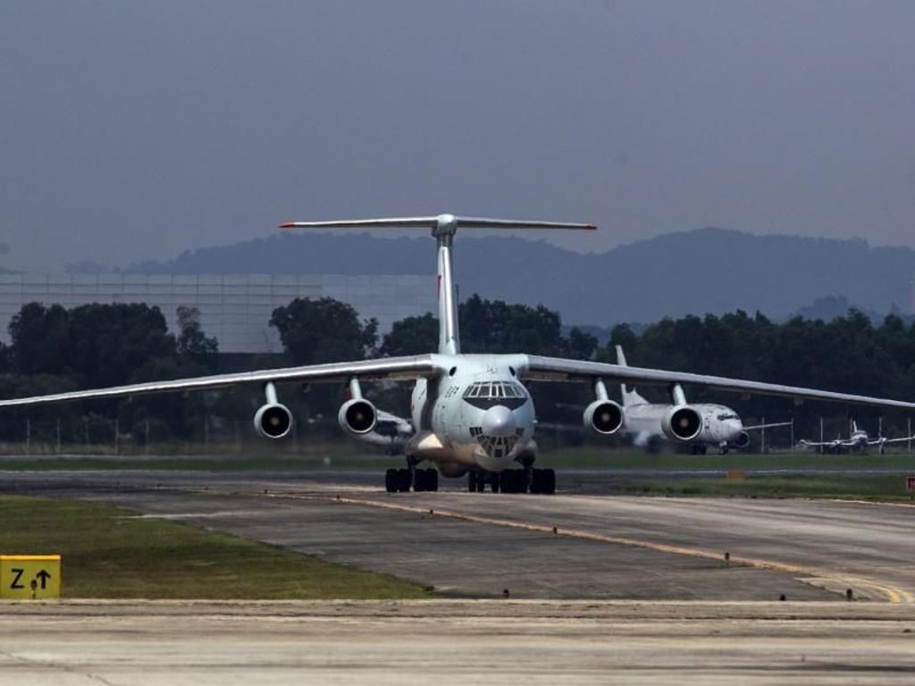 Eine Transportmaschine Iljuschin IL-76. Ein Flugzeug dieses Typs stürzte in Boufarik ab. Foto: Azhar Rahim/Symbol