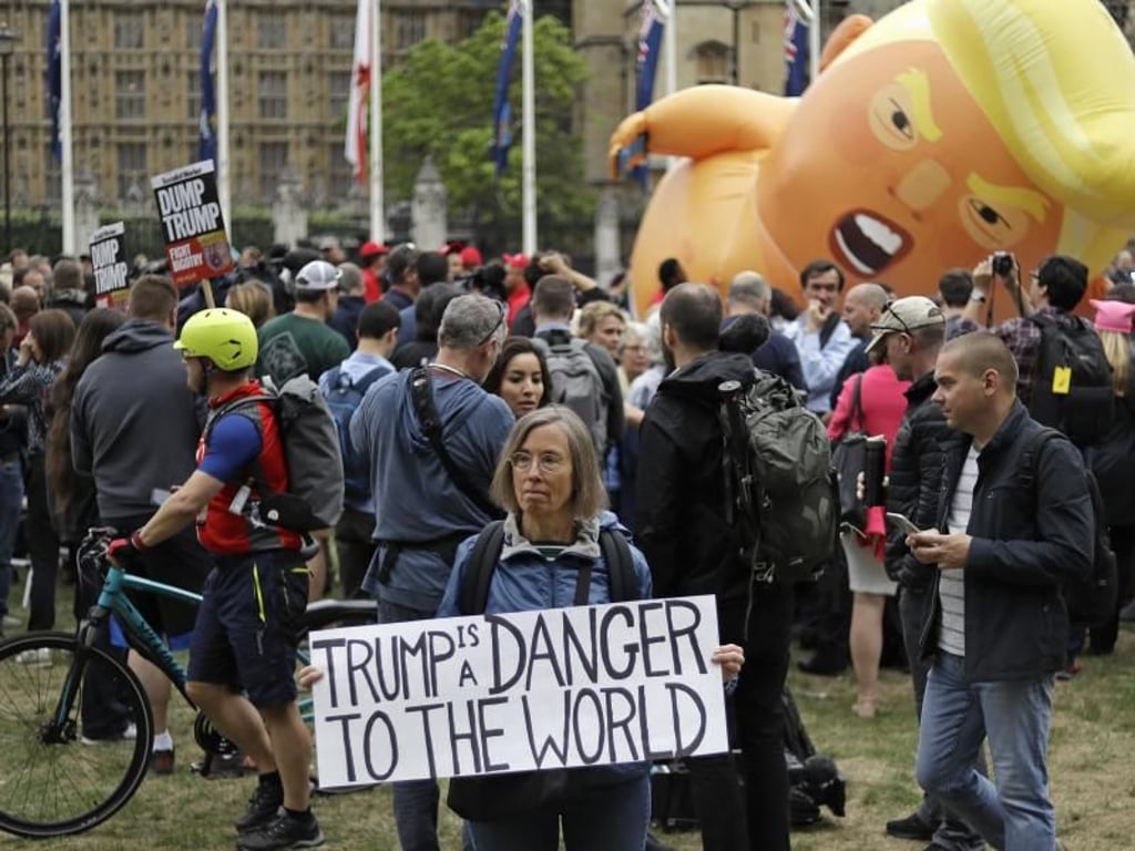 «Trump ist eine Gefahr für die Welt» meint diese Demonstrantion in Londons Zentrum. Foto: Matt Dunham/AP