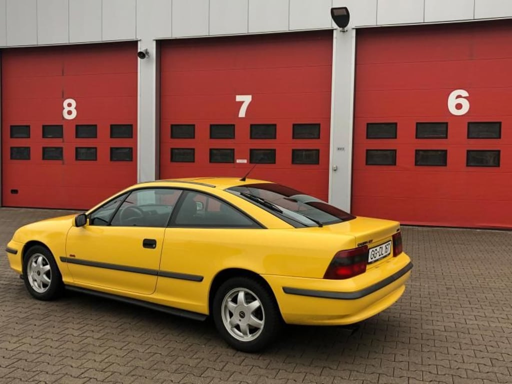 Der Opel Calibra wird dieses Jahr ganz offiziell zum Oldtimer. Foto: Thomas Geiger