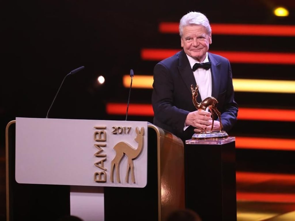 Alt-Bundespräsident Joachim Gauck wurde für seine Leistungen mit dem Bambi in der Kategorie Millenium ausgezeichnet. Foto: Jörg Carstensen