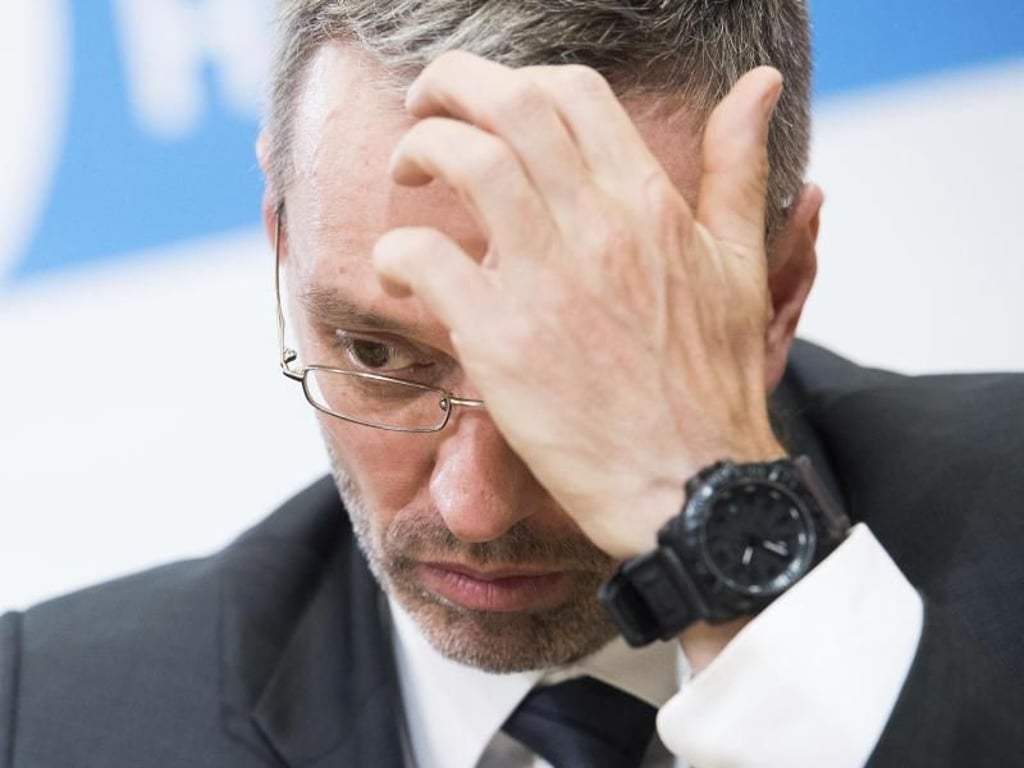 Bundeskanzler Sebastian Kurz will nicht länger an Innenminister Herbert Kickl festhalten. Foto: Michael Gruber/AP