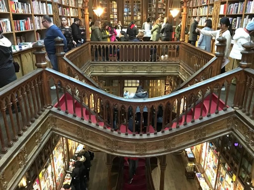 Die Livraria Lello in Porto gilt als eine der schönsten Buchhandlungen der Welt. Foto: Emilio Rappold