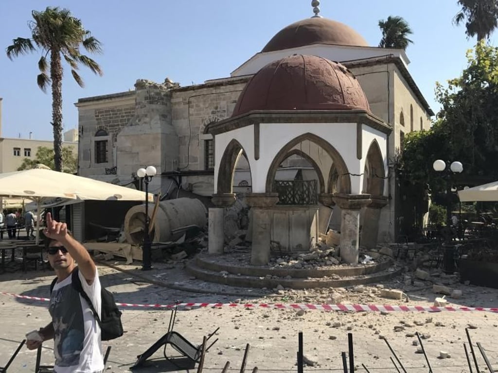 Schäden an einer Moschee auf Kos nach einem starken Erdbeben. Foto: Michael Probst