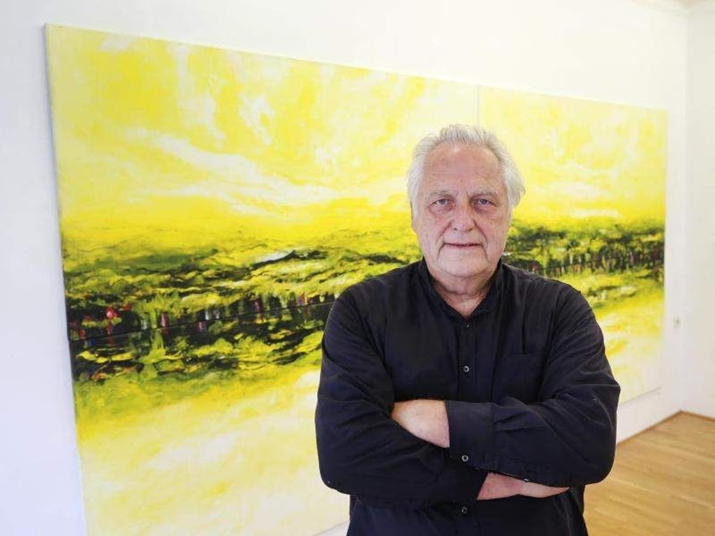 Helge Achenbach vor seinem Gemälde «Distant Shores». Foto: Roland Weihrauch