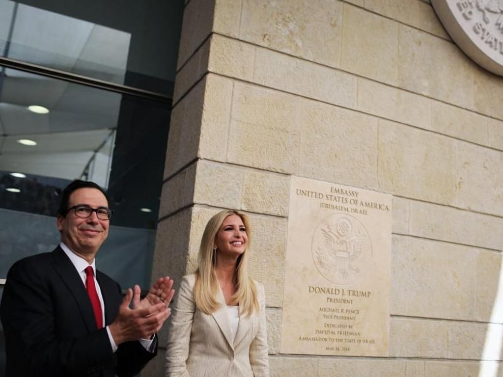Ivanka Trump, Tochter des US-Präsidenten, und US-Finanzminister Steven Mnuchin freuen sich über die Eröffnung der neuen US-Botschaft in Jerusalem. Foto: Ilia Yefimovich