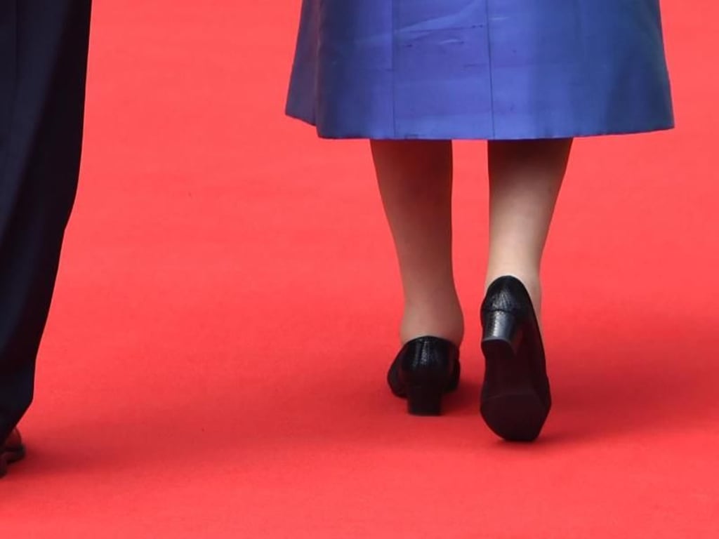 Schwarze bequeme Pumps sind der Queen am liebsten. Foto: Caroline Seidel