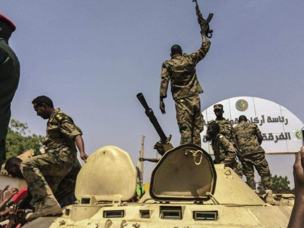 Eine vom Militär geführte Übergangsregierung soll innerhalb von zwei Jahren den Weg für Wahlen im Sudan bereiten. Foto: AP