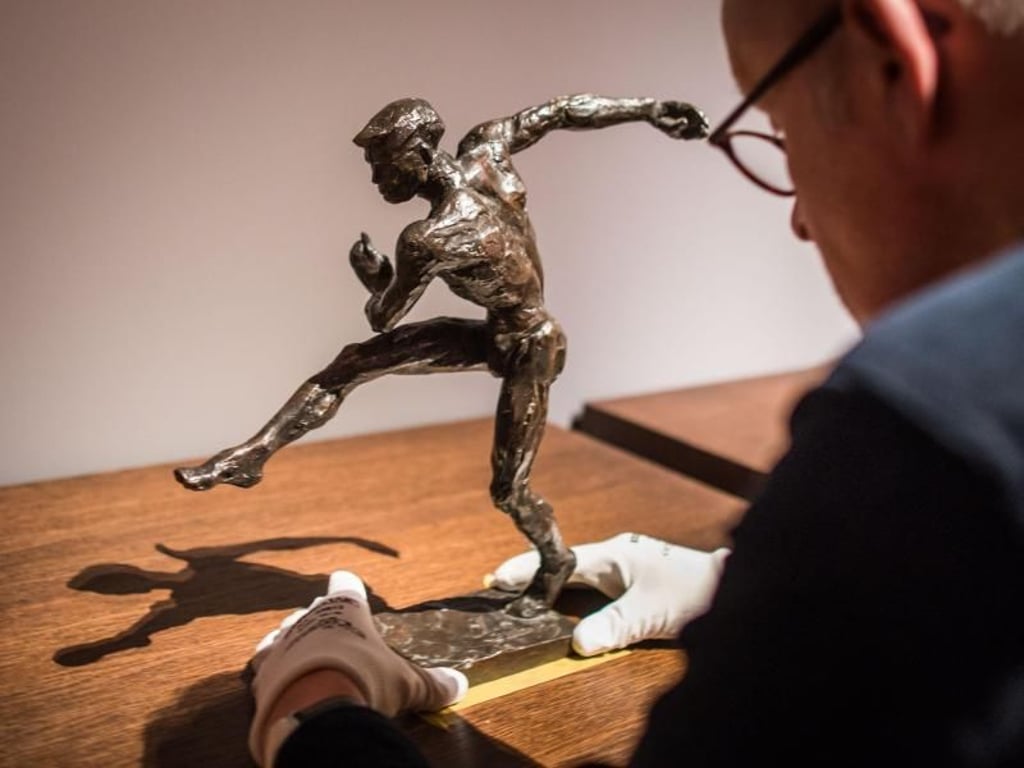 Die Plastik «Fußballspieler» von Renee Sintenis aus dem Jahr 1924. Foto: Frank Rumpenhorst